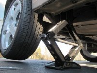 1 - No problem with SUV jack.JPG